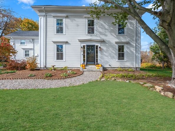 13 Blackstone St, Mendon MA 01756