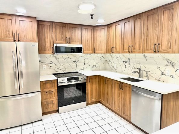 15 Spencer Rd 12E, Boxborough MA 01719