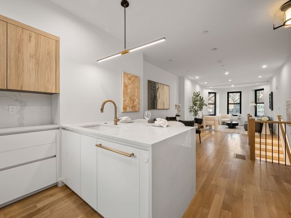 1618 Beacon A, Brookline MA 02446