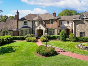 12 Wyndemere Drive