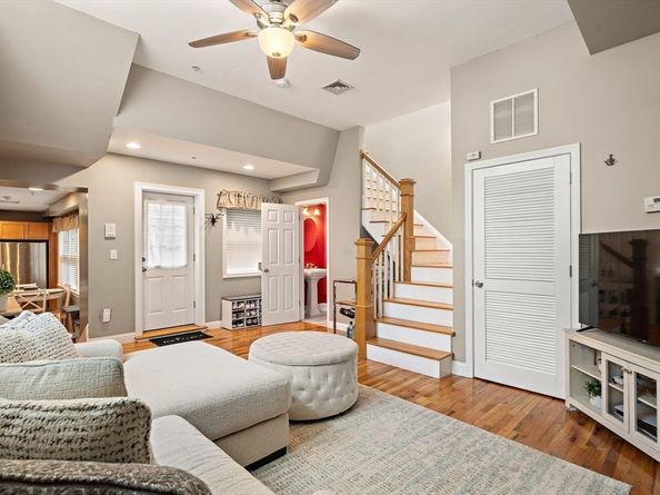 336 Saratoga St 8, Boston MA 02128