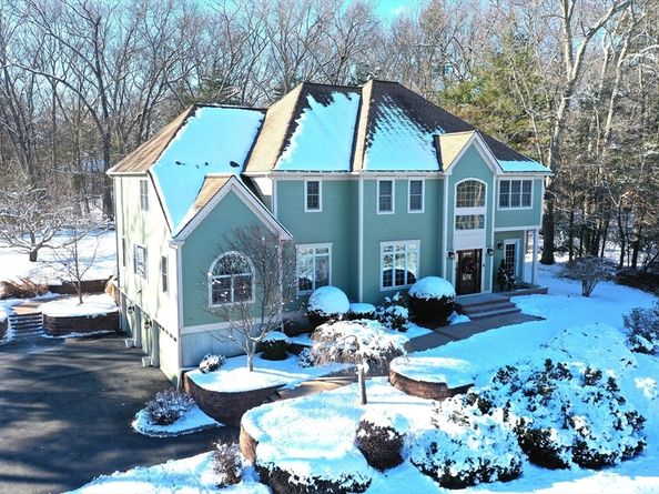 26 Dover Drive, Walpole MA 02081