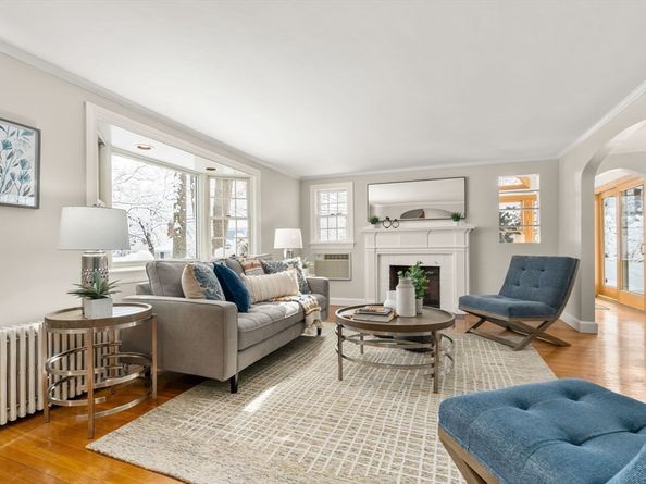 70 Craftsland Rd, Brookline MA 02467