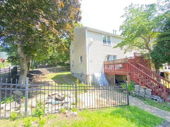 266 Massasoit Rd, Worcester MA 01604