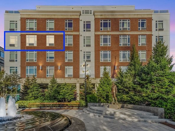 18 Cliveden St 406, Quincy MA 02169