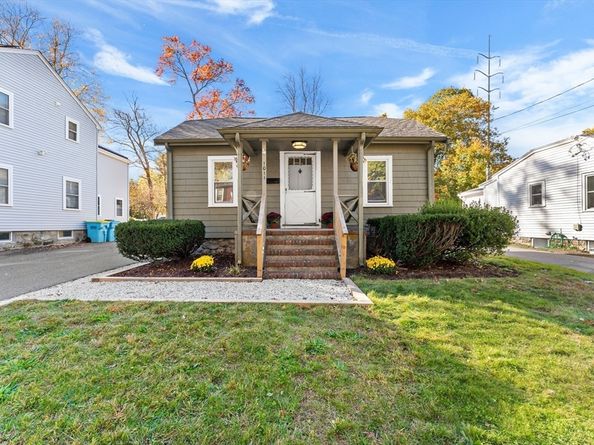 1011 Webster St, Needham MA 02492