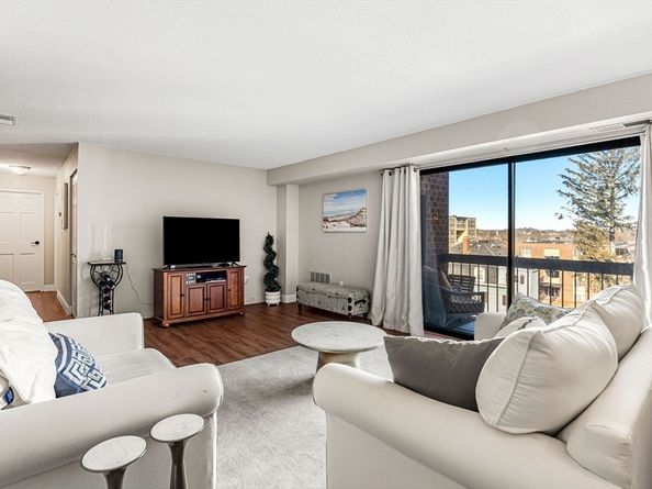 12 Mount Vernon St 44, Melrose MA 02176