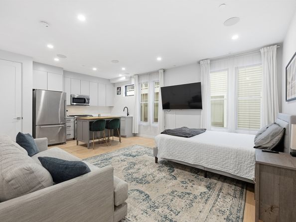 340 W 2nd St 5A, Boston MA 02127