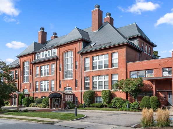 51 Pettee St 11, Newton MA 02464