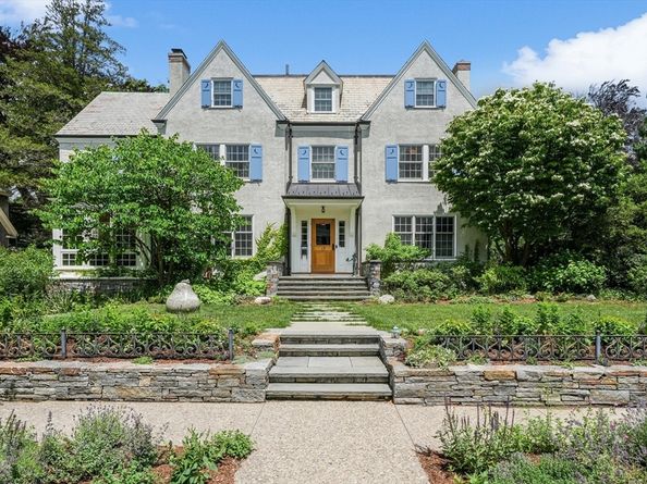 15 Hubbard Park Road, Cambridge MA 02138