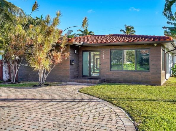 1356 Madison St, Hollywood FL 33019
