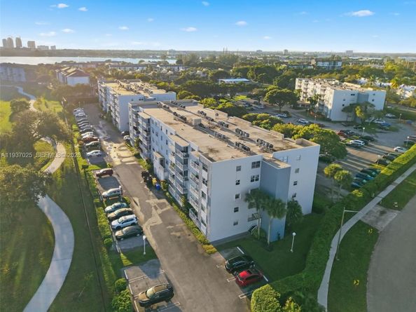 480 Executive Center Dr 3C, West Palm Beach FL 33401