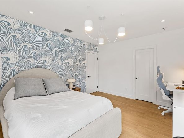 800 NE 72nd St, Miami FL 33138