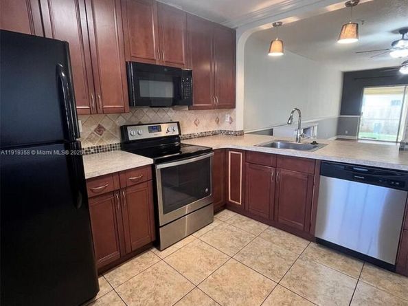 3250 NW 85th Ave 10, Coral Springs FL 33065