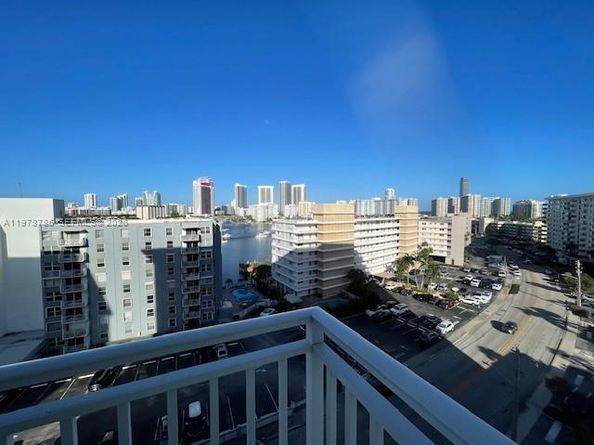 427 Golden Isles Dr 9G, Hallandale Beach FL 33009