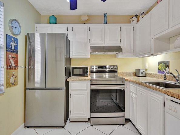 2861 Somerset Dr 211, Lauderdale Lakes FL 33311