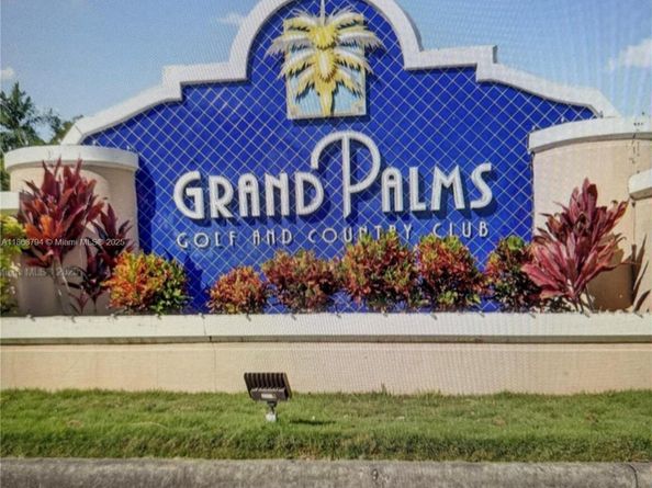 15827 SW 12th St, Pembroke Pines FL 33027