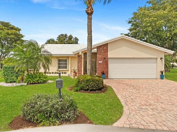 5669 Pinecrest Cir, Boca Raton FL 33433