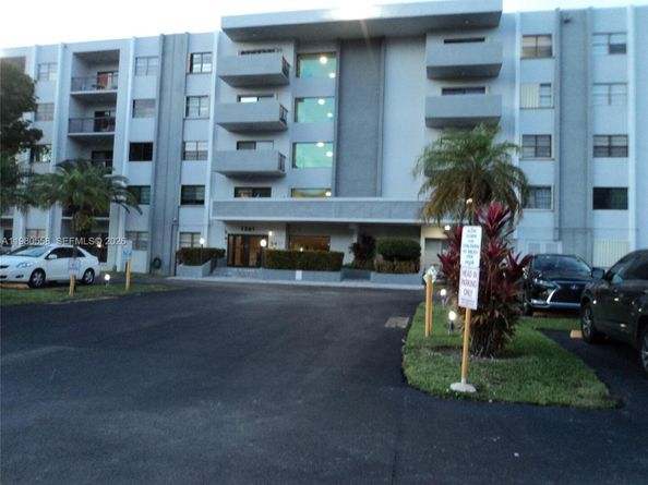 1301 NE 7th St 511, Hallandale Beach FL 33009