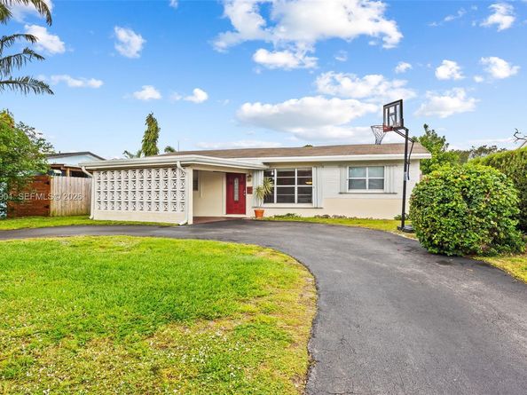 2210 N 57th Way, Hollywood FL 33021