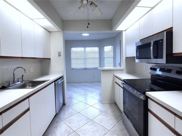 901 SW 128th Ave 311E, Pembroke Pines FL 33027