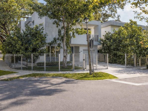 2851 SW 33rd Ct 2851, Miami FL 33133