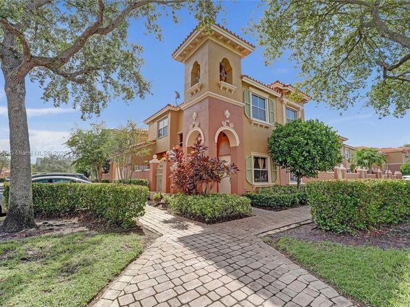 603 SW 107th Ave 1701, Pembroke Pines FL 33025