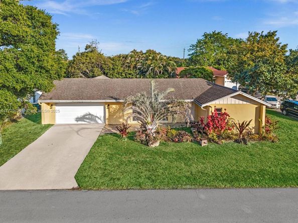 5404 Bayberry Ln, Tamarac FL 33319