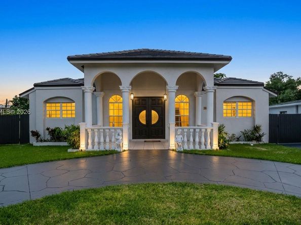2850 NW 5th St, Miami FL 33125