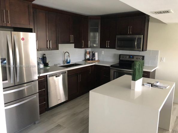 7135 Collins Ave 525, Miami Beach FL 33141