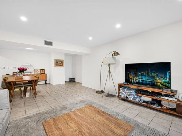 4020 N Hills Dr 29, Hollywood FL 33021