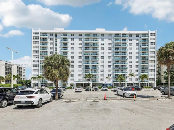 2841 NE 163rd St 605, North Miami Beach FL 33160