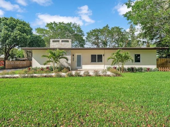 4053 SW 8th St, Plantation FL 33317