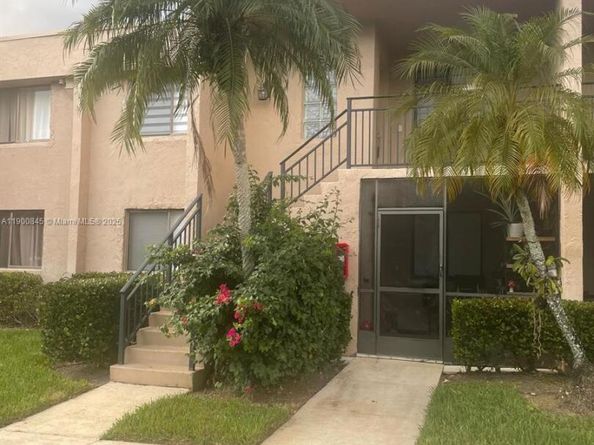 380 Racquet Club Rd 204, Weston FL 33326