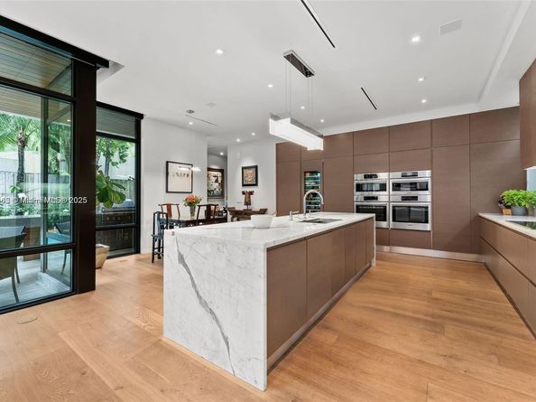 2803 Crystal Ct, Coconut Grove FL 33133