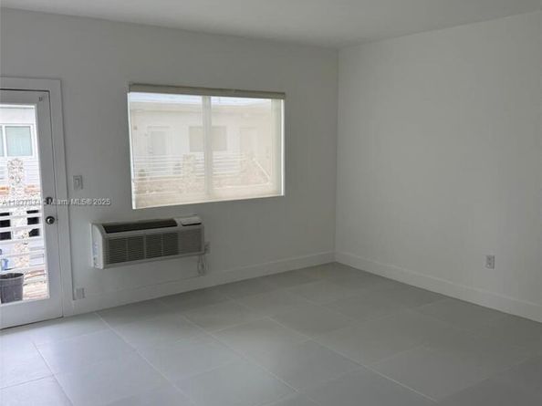 320 85th St 24, Miami Beach FL 33141