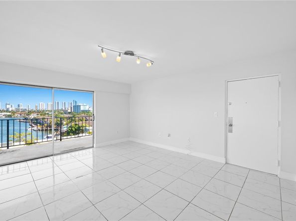 16508 NE 26th Ave 601, North Miami Beach FL 33160