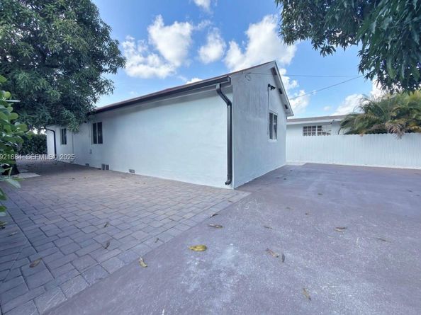 2845 SW 67th Ave, Miami FL 33155