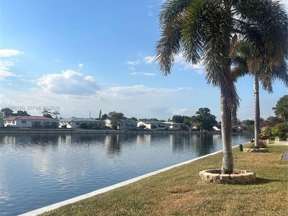 5715 NW 85th Ave, Tamarac FL 33321