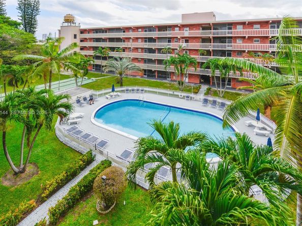 200 NE 12th Ave 6D, Hallandale Beach FL 33009