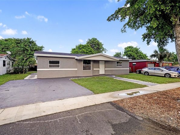 4290 NW 38th Ave, Lauderdale Lakes FL 33309