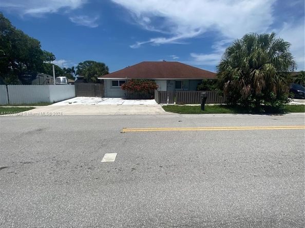 1926 Ramsey Dr, Lake Worth FL 33461