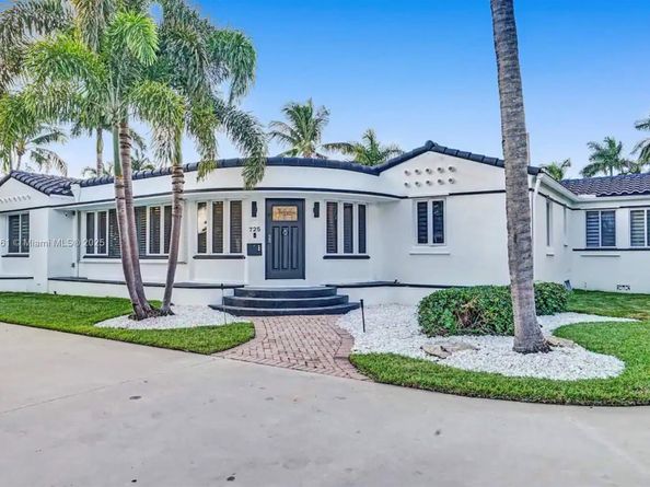 725 Harrison St, Hollywood FL 33019