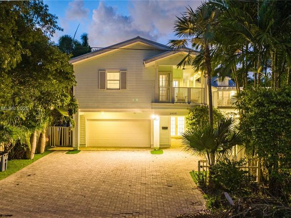 1025 N Southlake Dr, Hollywood FL 33019