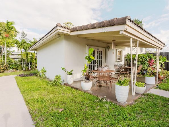 1300 NE 204th St, Miami FL 33179