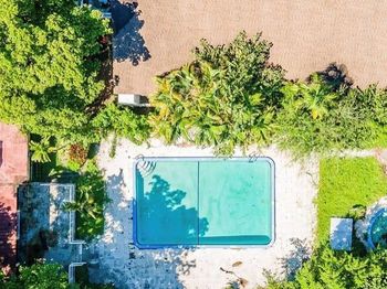 4009 N University Dr