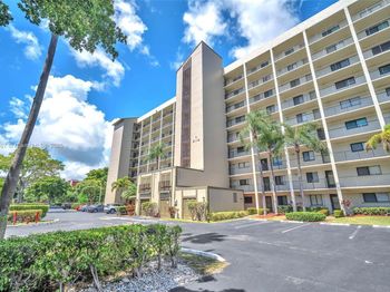 2112 S Cypress Bend Dr