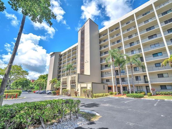 2112 S Cypress Bend Dr 802, Pompano Beach FL 33069