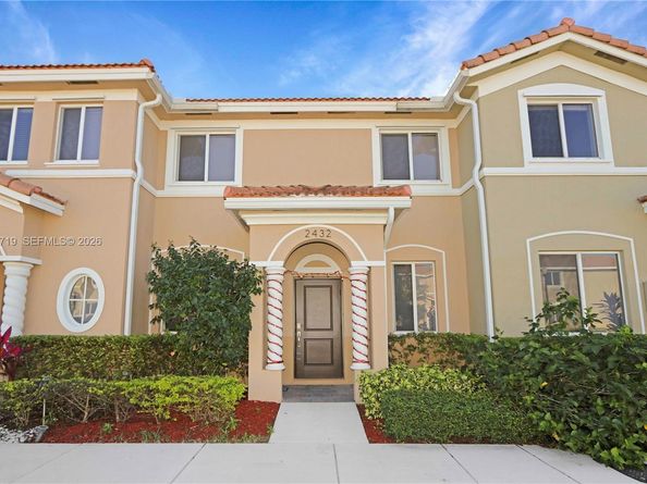 2432 SE 10th Ct, Homestead FL 33035