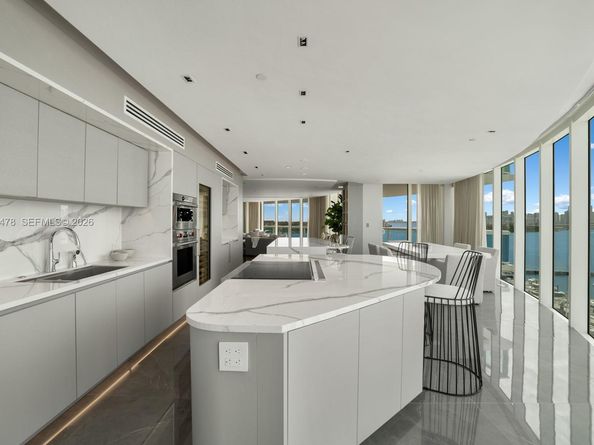 1000 S Pointe Dr 901, Miami Beach FL 33139